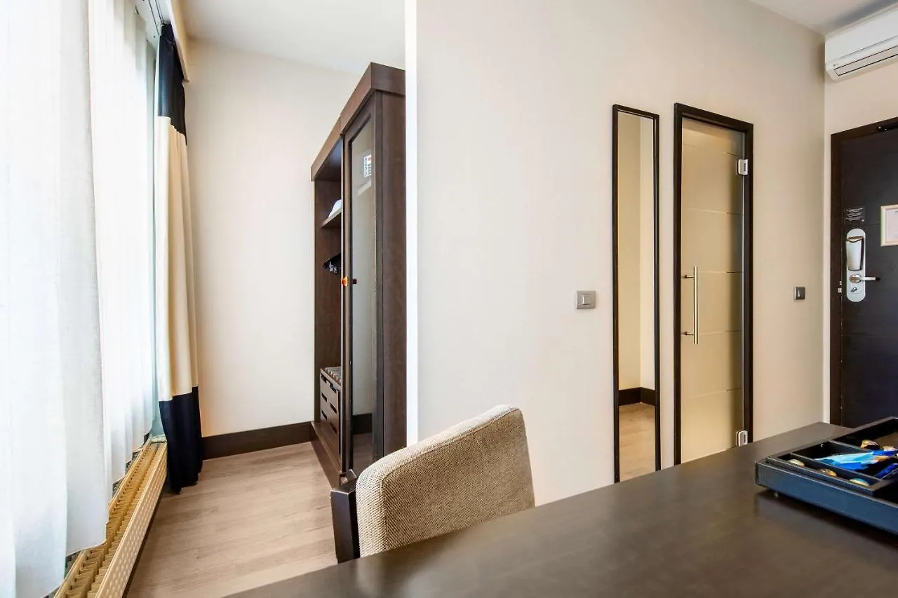 Hotel Nh Brussels Stephanie Saint-Gilles